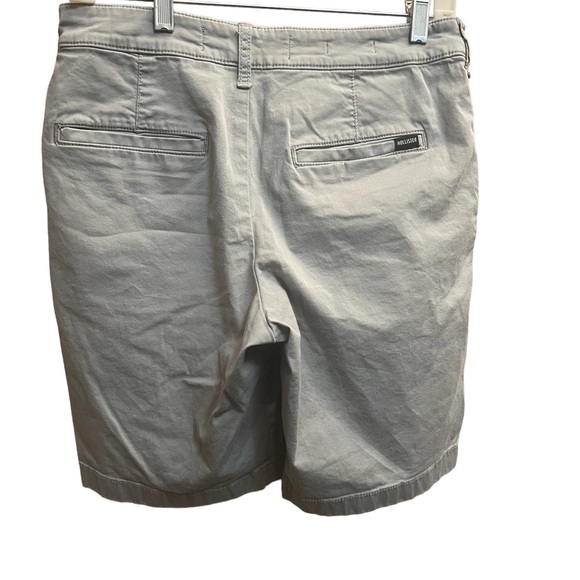 HOLLISTER Epic Flex Flat-Front 9" Short SZ 28 Four Pocket Khaki Tan Classic EUC - Picture 3 of 8